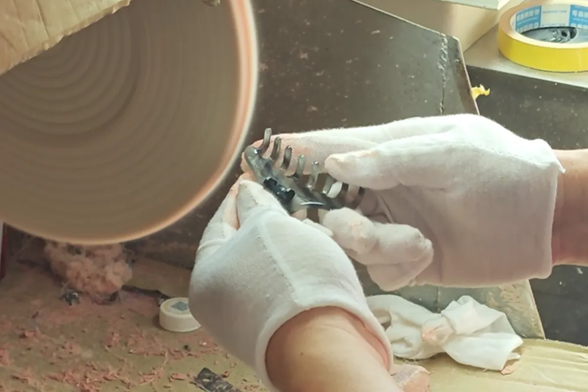 Machine Polishing Process (Hair Claw)