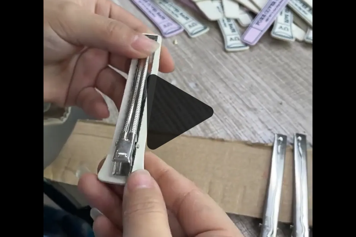 Duckbill hair clip bonding process duckbill clip + plastic sheet1